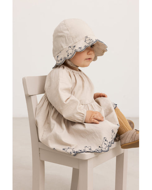 Palarie din bumbac cu broderie si snur elastic
